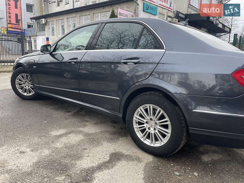 Седан Mercedes-Benz E-Class 2011 в Луцьку