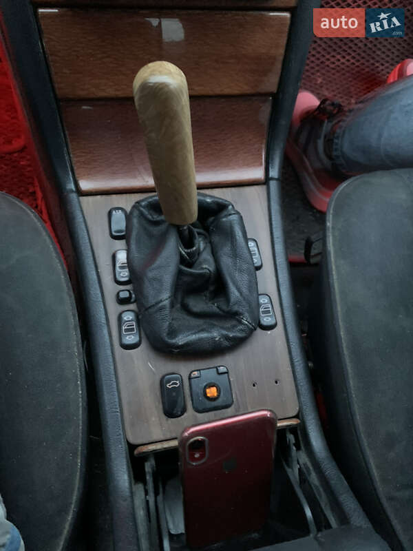 Седан Mercedes-Benz E-Class 1997 в Новоселице