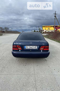 Седан Mercedes-Benz E-Class 1998 в Хотине