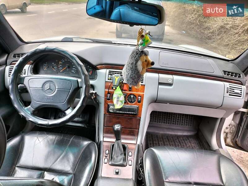 Седан Mercedes-Benz E-Class 1997 в Львові