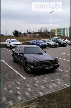 Седан Mercedes-Benz E-Class 1999 в Ровно
