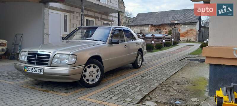 Седан Mercedes-Benz E-Class 1986 в Старому Самборі