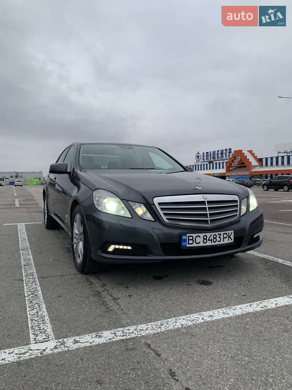 Седан Mercedes-Benz E-Class 2010 в Львові