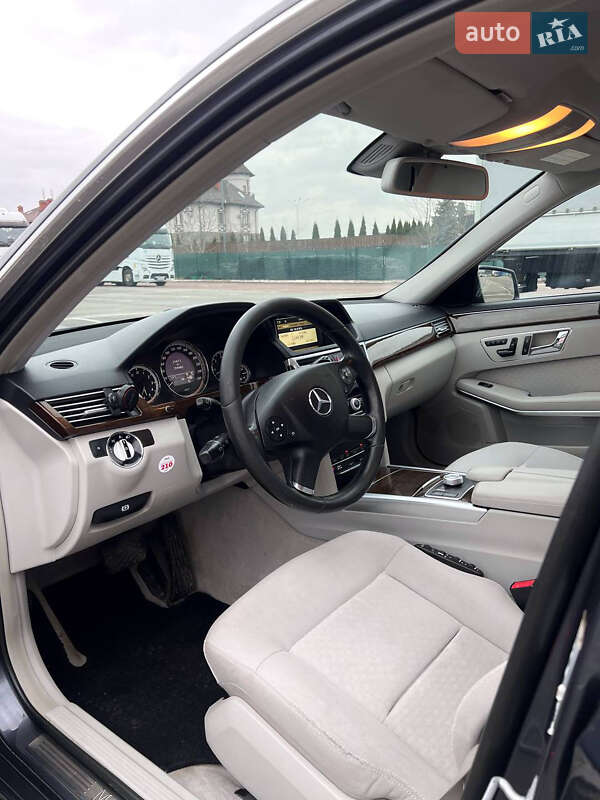 Седан Mercedes-Benz E-Class 2010 в Львові