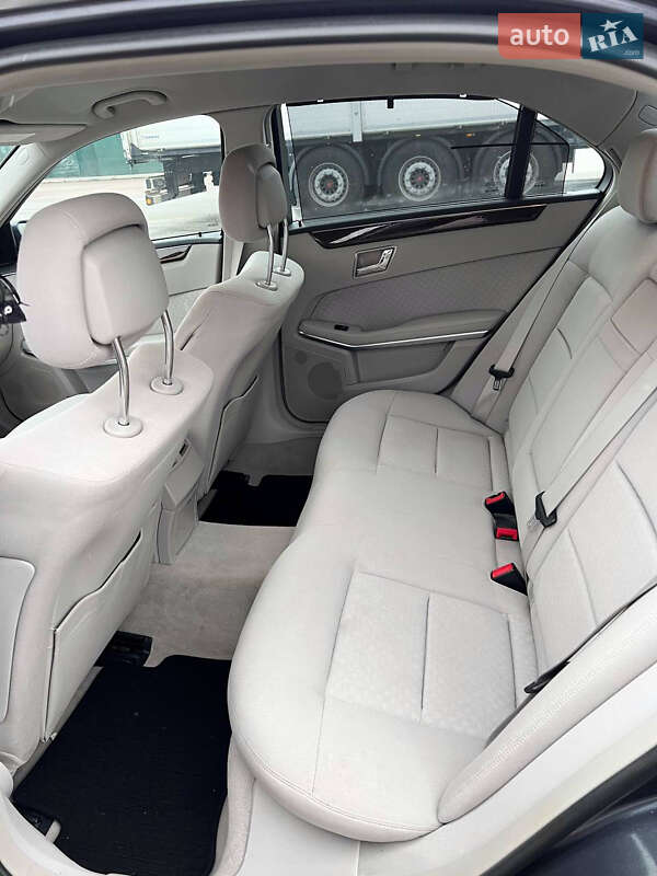 Седан Mercedes-Benz E-Class 2010 в Львові