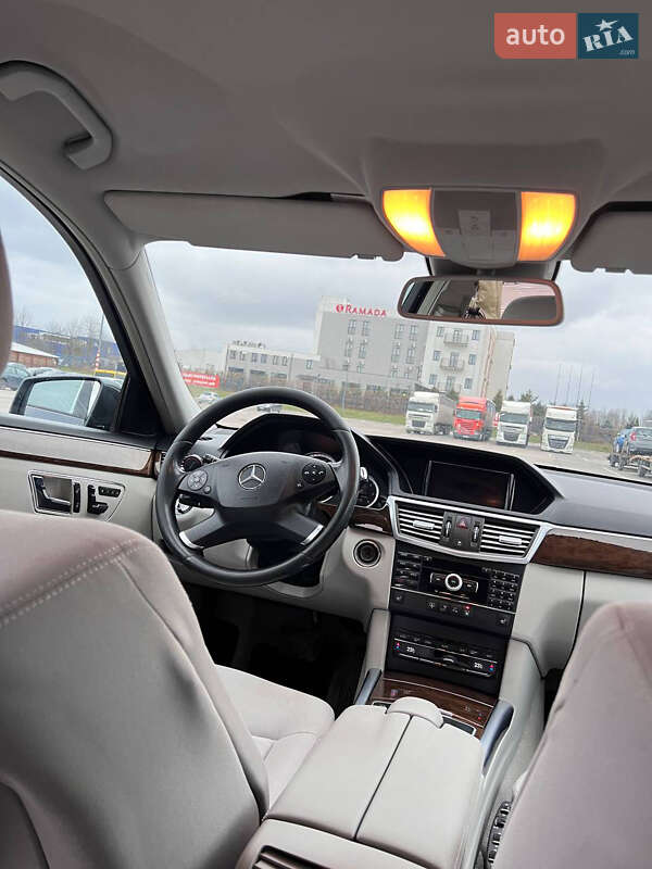 Седан Mercedes-Benz E-Class 2010 в Львові