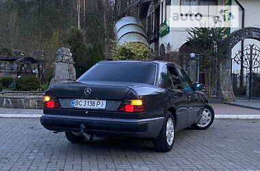 Седан Mercedes-Benz E-Class 1993 в Дрогобыче