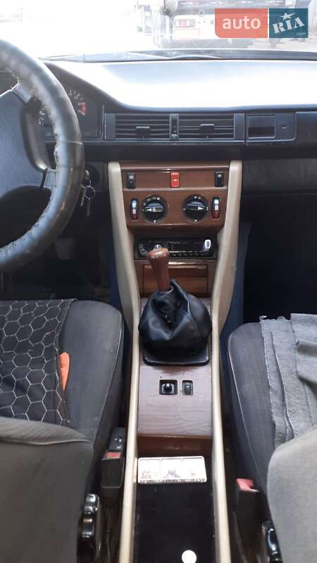 Седан Mercedes-Benz E-Class 1985 в Луцке