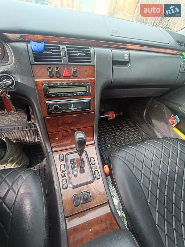 Седан Mercedes-Benz E-Class 2001 в Кривом Роге