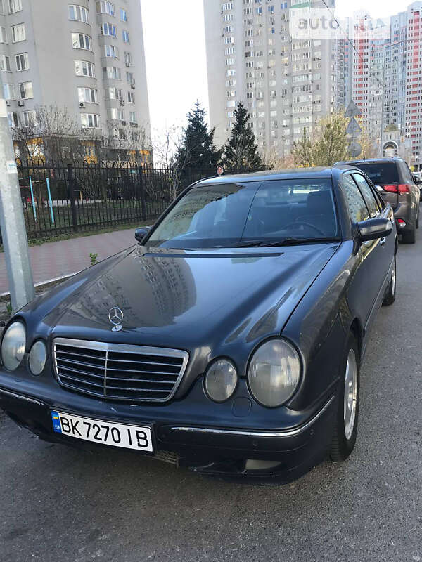 Седан Mercedes-Benz E-Class 1999 в Киеве