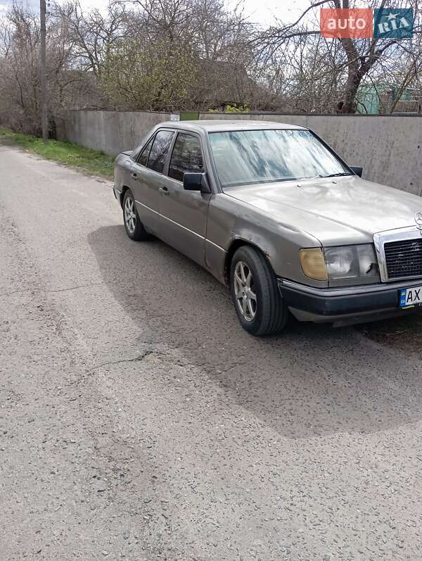Седан Mercedes-Benz E-Class 1988 в Полтаве