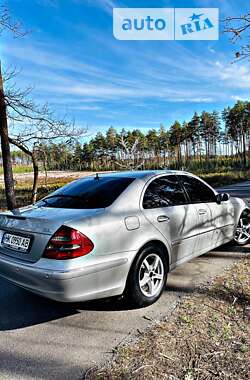 Седан Mercedes-Benz E-Class 2004 в Сарнах