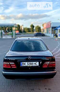 Седан Mercedes-Benz E-Class 2002 в Вараші