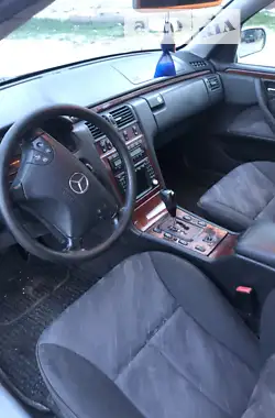 Mercedes-Benz E-Class 1995