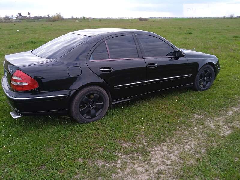 Седан Mercedes-Benz E-Class 2004 в Львове