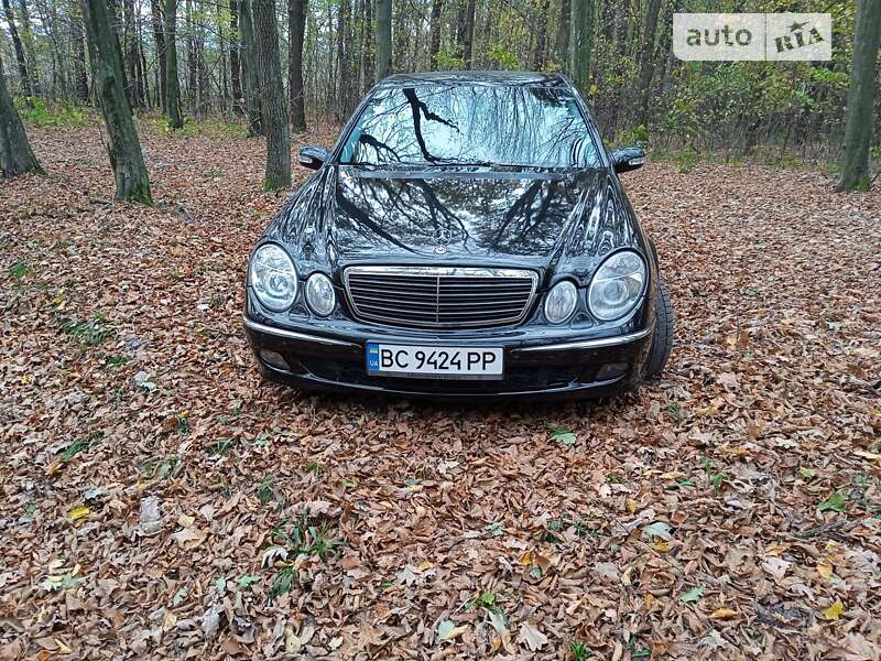 Седан Mercedes-Benz E-Class 2004 в Львове