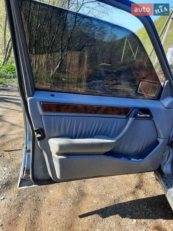 Седан Mercedes-Benz E-Class 1986 в Хусте