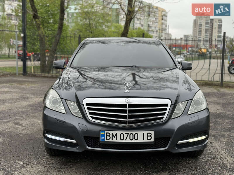 Седан Mercedes-Benz E-Class 2011 в Ромнах