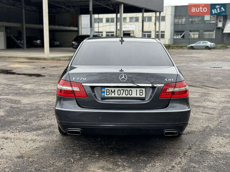 Седан Mercedes-Benz E-Class 2011 в Ромнах