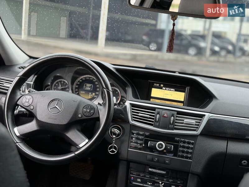 Седан Mercedes-Benz E-Class 2011 в Ромнах