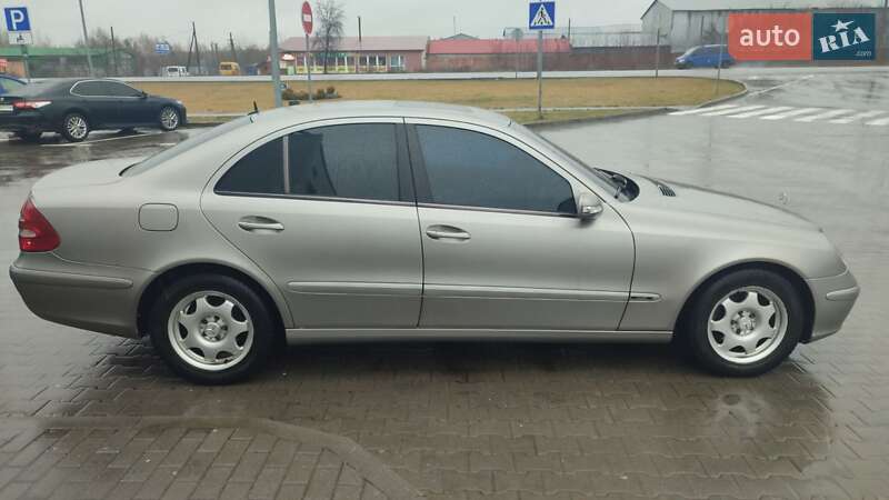 Седан Mercedes-Benz E-Class 2004 в Андрушевке