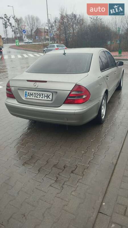 Седан Mercedes-Benz E-Class 2004 в Андрушевке