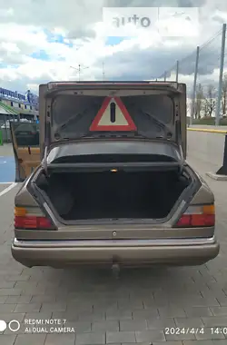 Mercedes-Benz E-Class 1991