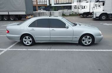 Седан Mercedes-Benz E-Class 2000 в Ивано-Франковске