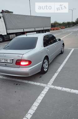 Седан Mercedes-Benz E-Class 2000 в Ивано-Франковске