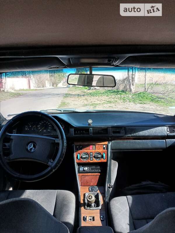 Mercedes-Benz E-Class 1989