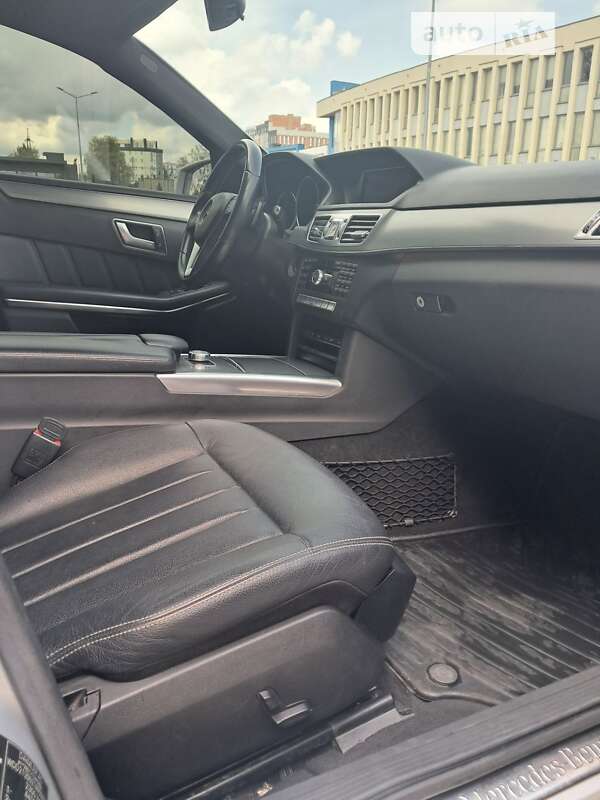 Седан Mercedes-Benz E-Class 2013 в Львове