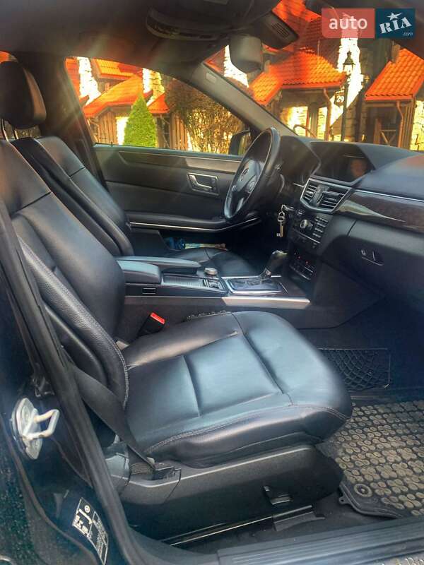 Седан Mercedes-Benz E-Class 2011 в Львове