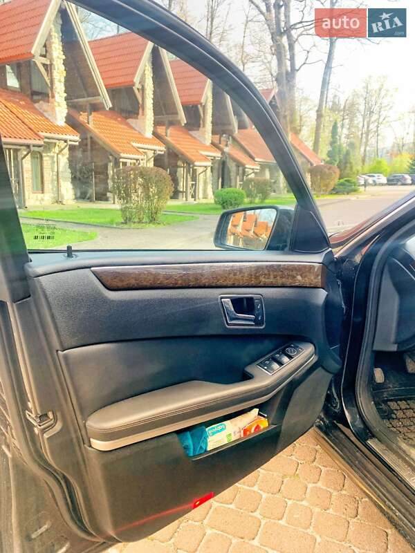 Седан Mercedes-Benz E-Class 2011 в Львове
