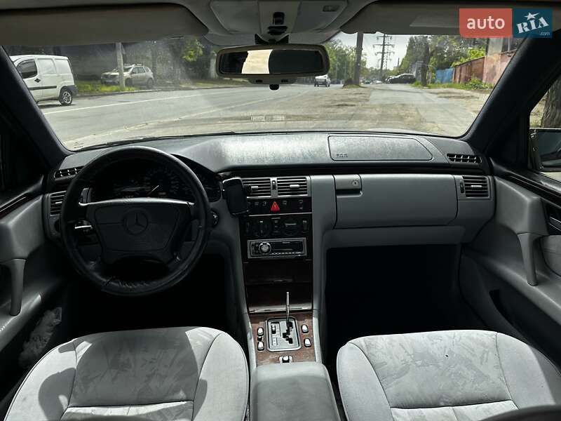 Седан Mercedes-Benz E-Class 1996 в Одессе