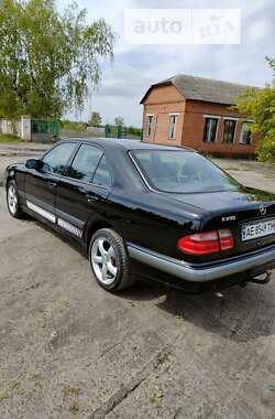 Седан Mercedes-Benz E-Class 2000 в Харкові