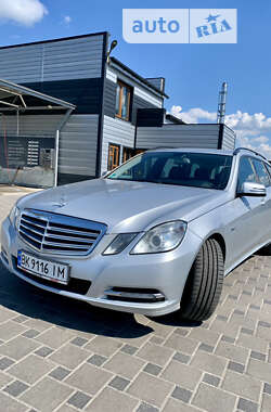 Універсал Mercedes-Benz E-Class 2011 в Сарнах