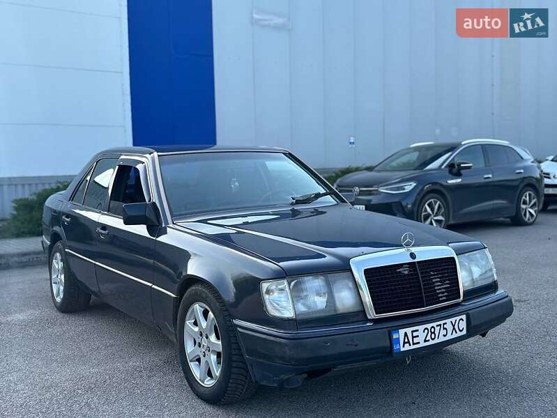 Седан Mercedes-Benz E-Class 1990 в Днепре