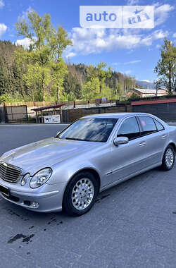 Седан Mercedes-Benz E-Class 2004 в Міжгір'ї