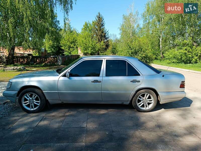 Седан Mercedes-Benz E-Class 1994 в Житомире
