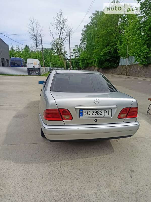 Седан Mercedes-Benz E-Class 1999 в Бориславе
