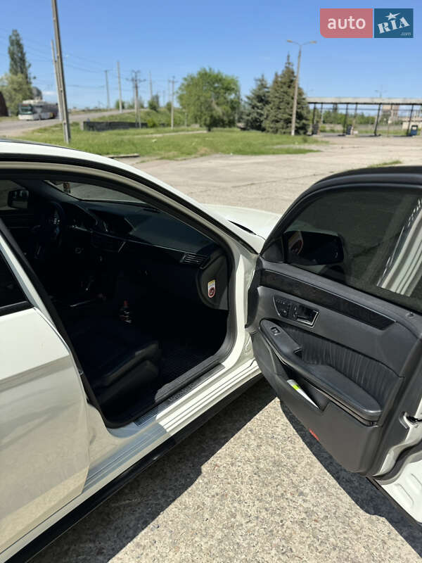 Седан Mercedes-Benz E-Class 2011 в Кривому Розі