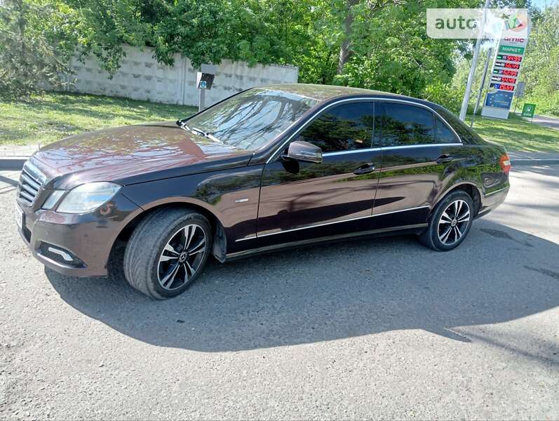 Седан Mercedes-Benz E-Class 2010 в Львове