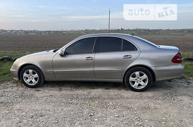 Седан Mercedes-Benz E-Class 2003 в Новоселиці