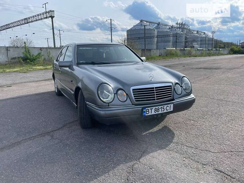 Седан Mercedes-Benz E-Class 1996 в Киеве