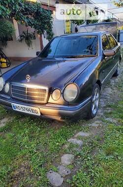 Седан Mercedes-Benz E-Class 1996 в Ужгороді