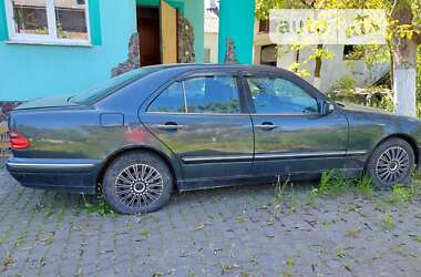 Седан Mercedes-Benz E-Class 2002 в Львові