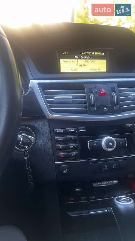 Седан Mercedes-Benz E-Class 2010 в Киеве