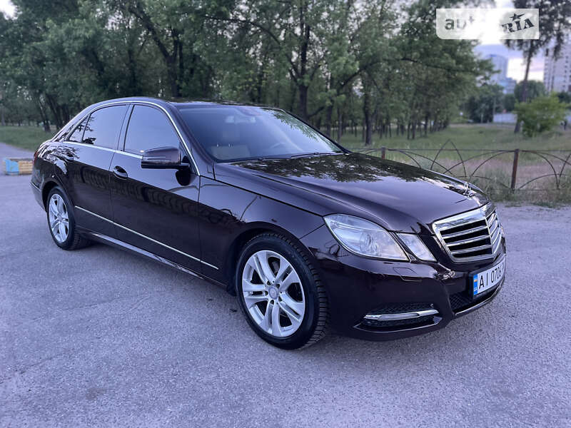 Седан Mercedes-Benz E-Class 2011 в Киеве