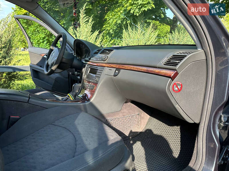 Седан Mercedes-Benz E-Class 2002 в Днепре