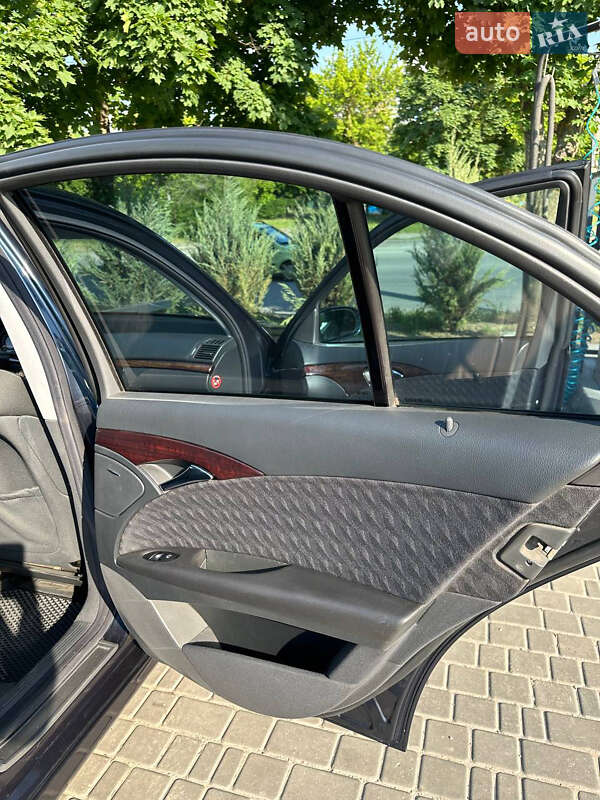 Седан Mercedes-Benz E-Class 2002 в Днепре